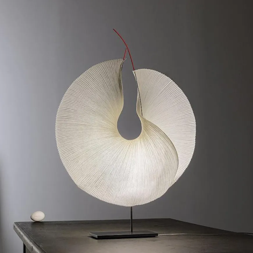 Yoruba Rose biały - Ingo Maurer - lampa biurkowa